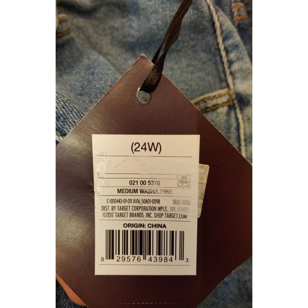 Ava & Viv Women Plus Size Destructed Midi Jean Shorts--Medium Wash - Picture 8 of 9